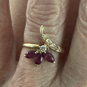 Elegant Gold & Ruby with diamond Women's vintage ring.